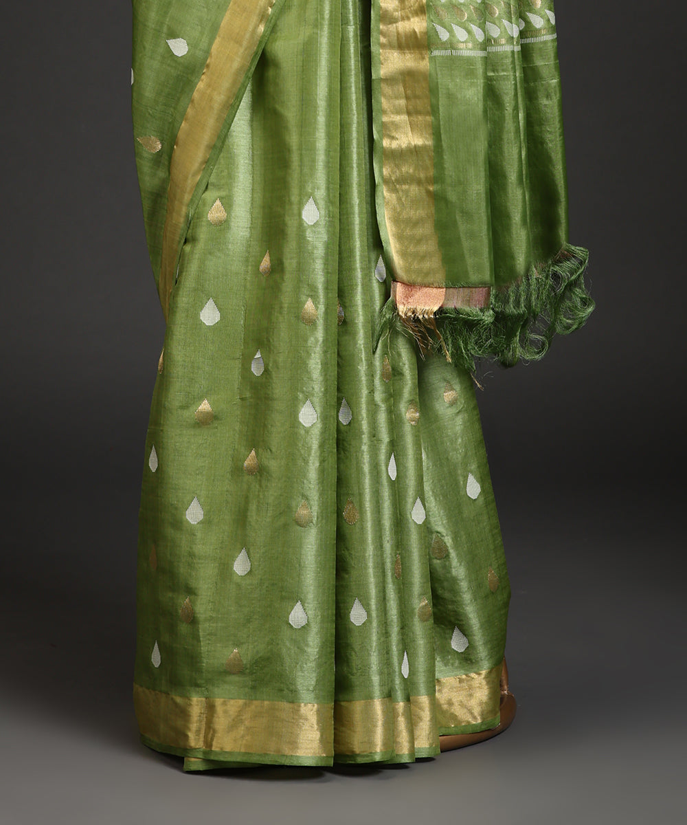 Handloom_Parrot_Green_Kosa_Silk_Saree_With_All_Over_Sona_Rupa_Booti_WeaverStory_03