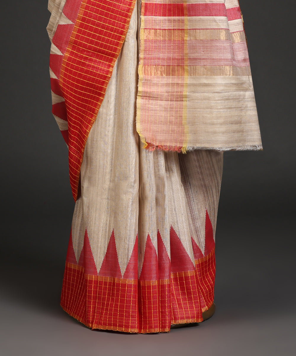 Beige_Handloom_Pure_Ghhecha_Silk_Saree_With_Temple_And_Check_Border_In_Red_And_Yellow_WeaverStory_03