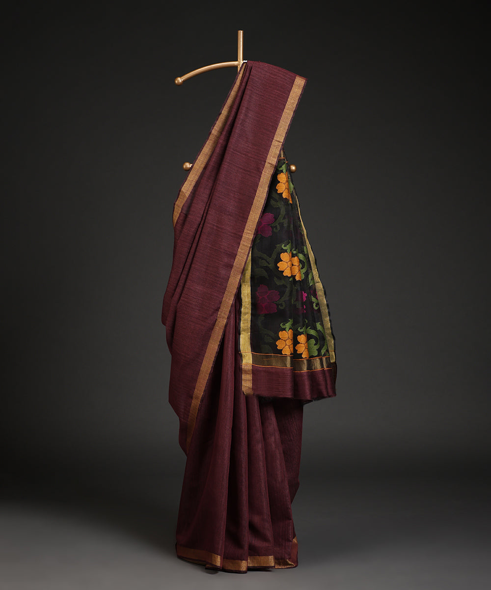 Handloom_Wine_Plain_Ghhecha_Silk_Saree_With_Big_Motif_In_Pallu_WeaverStory_01