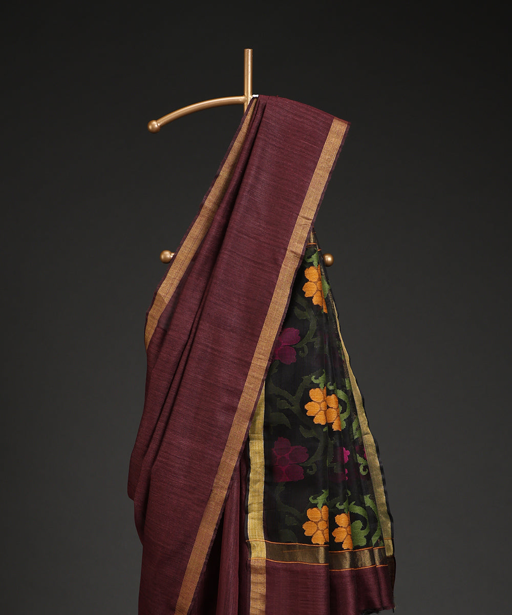 Handloom_Wine_Plain_Ghhecha_Silk_Saree_With_Big_Motif_In_Pallu_WeaverStory_02