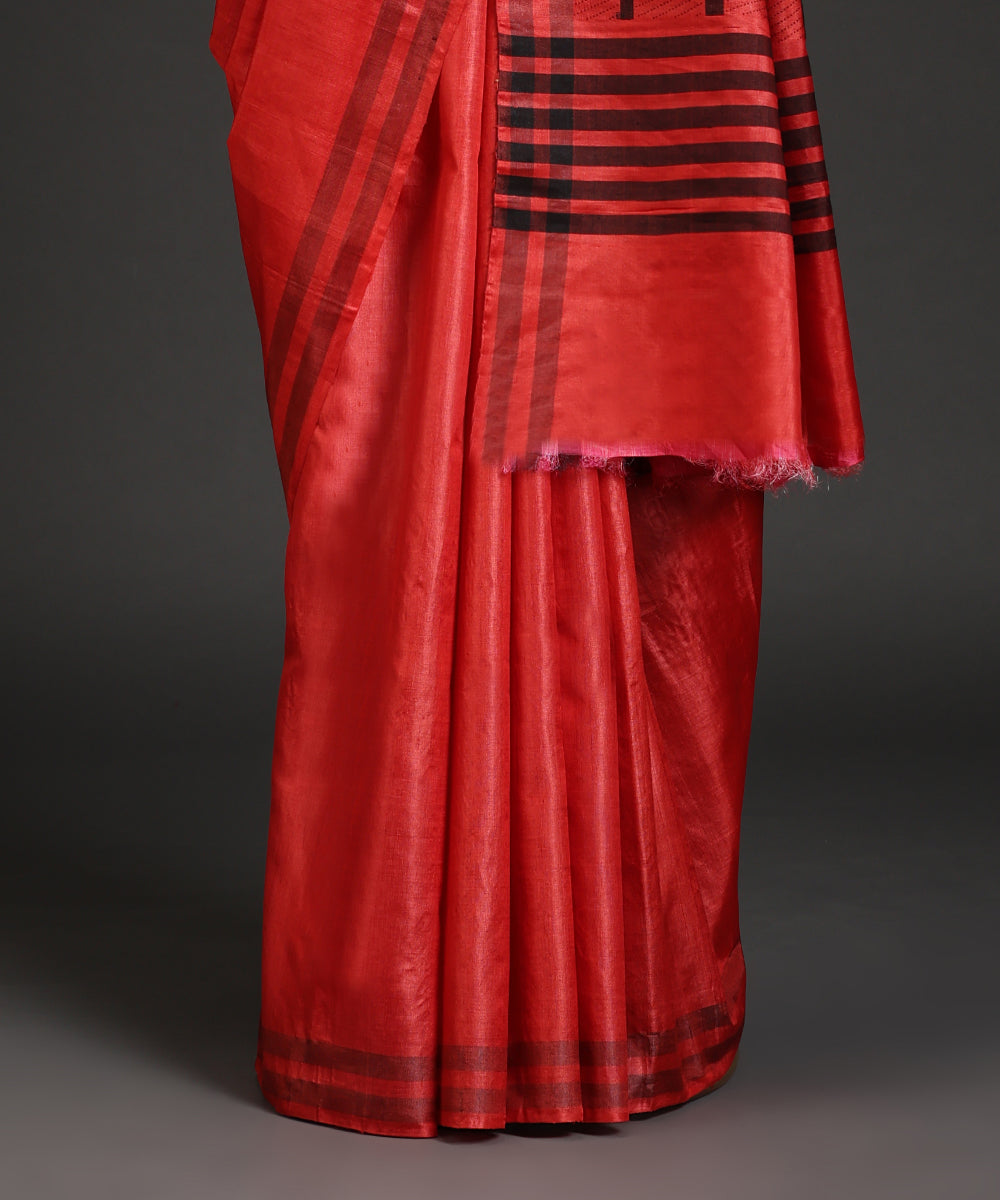 Red_Handloom_Plain_Pure_Kosa_Silk_Saree_With_Lotus_Motifs_WeaverStory_03
