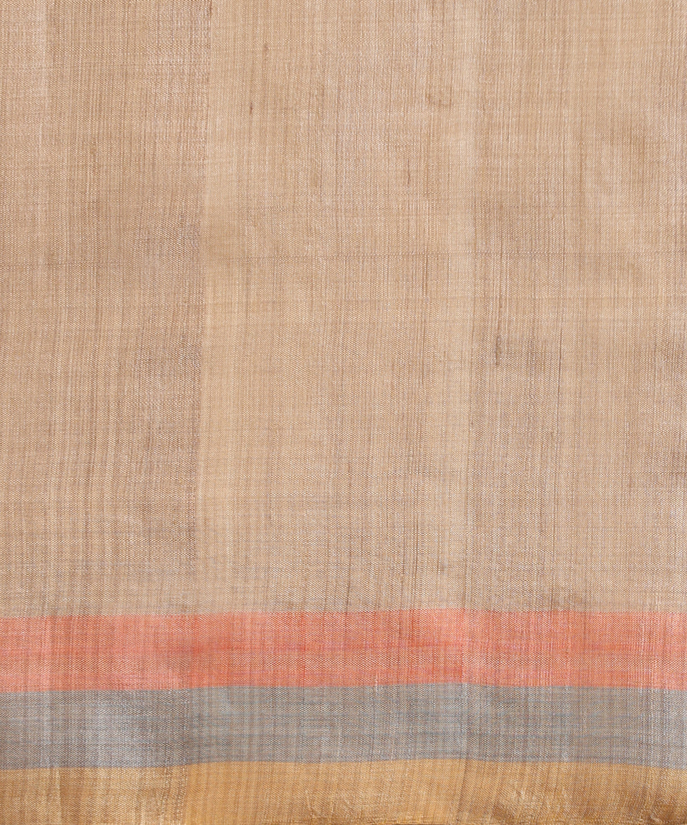 Handloom_Beige_Kosa_Silk_Saree_With_Temple_Border_In_Orange_WeaverStory_05