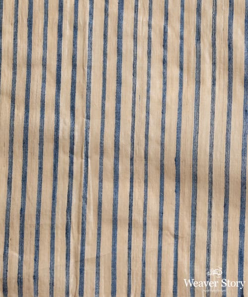 Beige_Handloom_Pure_Kosa_Silk_Saree_With_Stripes_And_Temple_In_Blue_WeaverStory_05