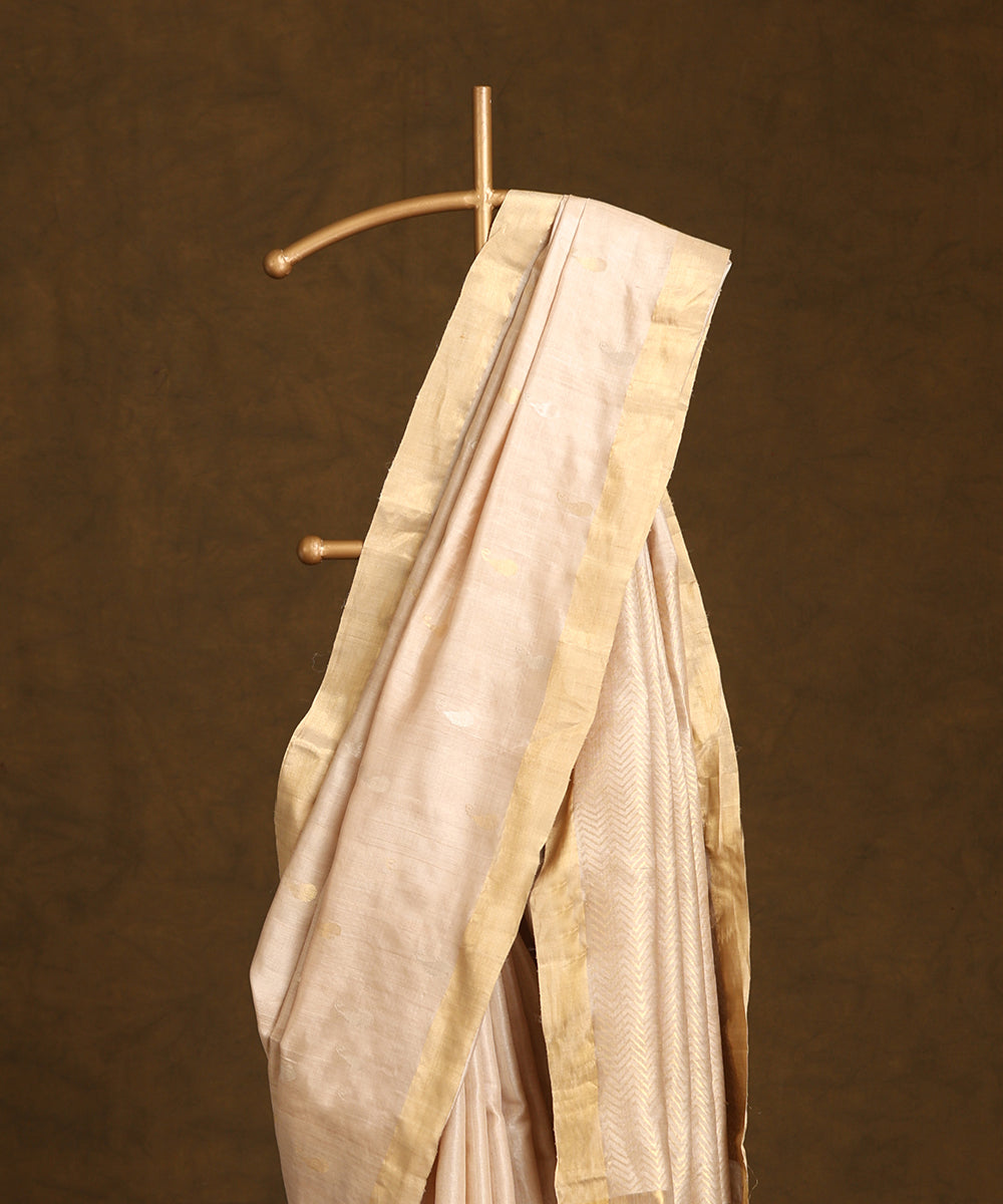 Handloom_Beige_Pure_Kosa_Silk_Saree_With_Booti_And_Thin_Zari_Border_WeaverStory_02