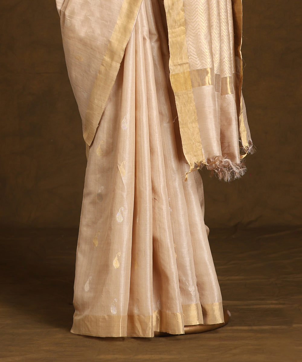 Handloom_Beige_Pure_Kosa_Silk_Saree_With_Booti_And_Thin_Zari_Border_WeaverStory_03