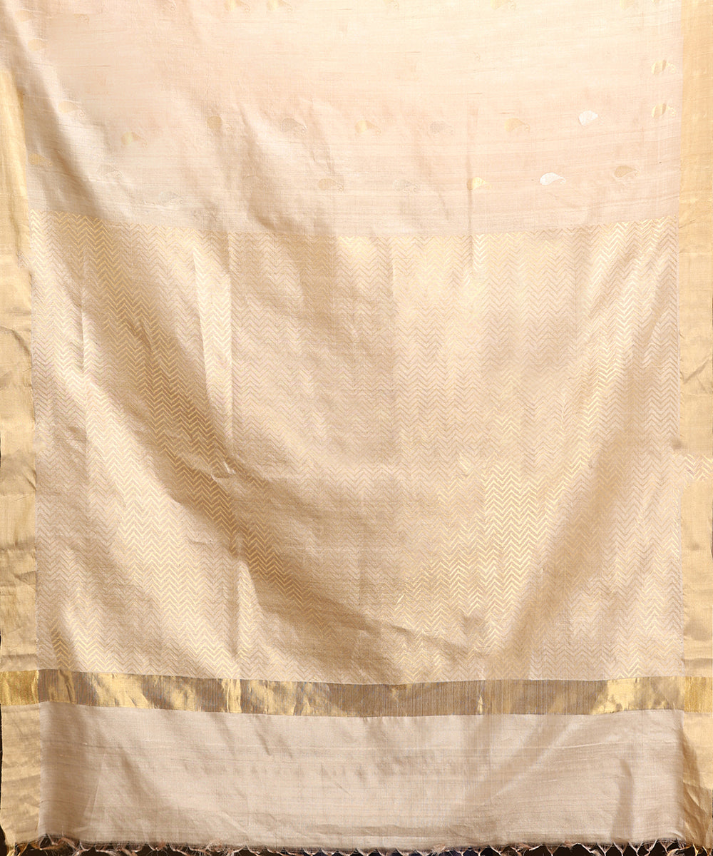 Handloom_Beige_Pure_Kosa_Silk_Saree_With_Booti_And_Thin_Zari_Border_WeaverStory_05