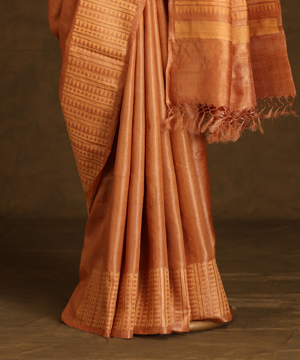 Rust_Peach_Handloom_Pure_Kosa_Silk_Saree_With_Thik_Border_WeaverStory_03