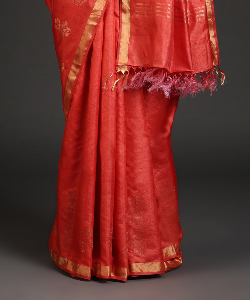 Handloom_Red_Pure_Kosa_Silk_Saree_With_Golden_Zari_Work_In_Border_WeaverStory_03