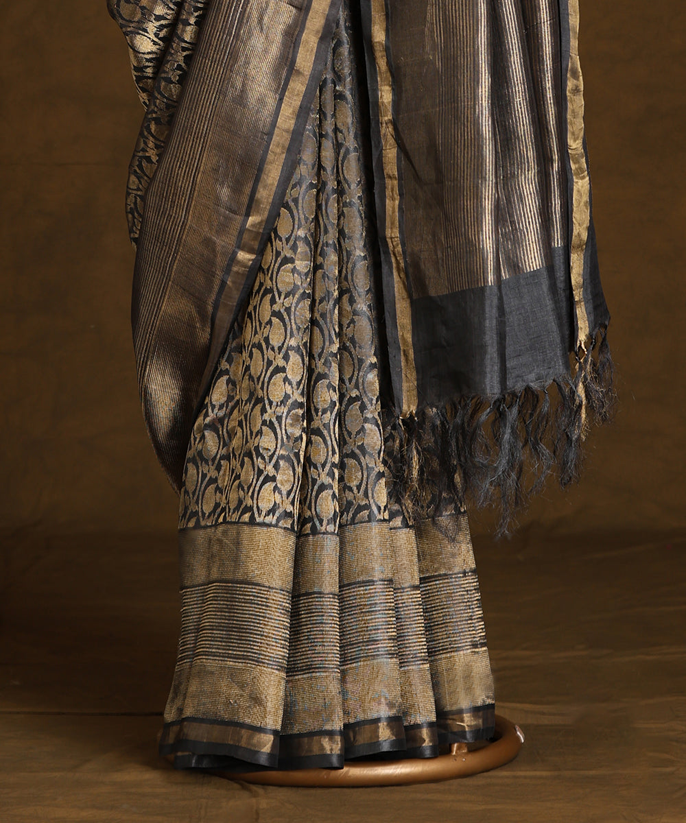 Dark_Grey_Handloom_Pure_Kosa_Silk_Saree_With_All_Over_Ambi_Jaal_WeaverStory_03