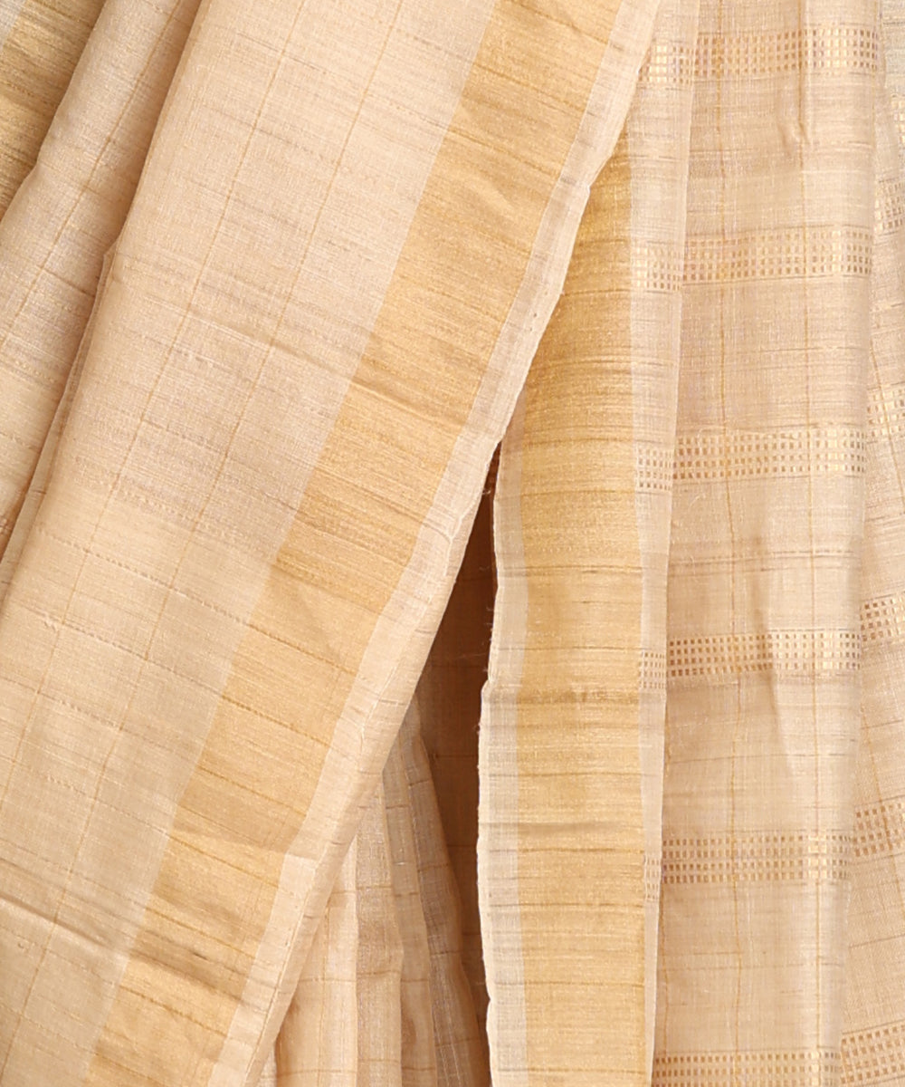Handloom_Beige_Pure_Kosa_Silk_Saree_With_Checks_And_Thin_Border_WeaverStory_04