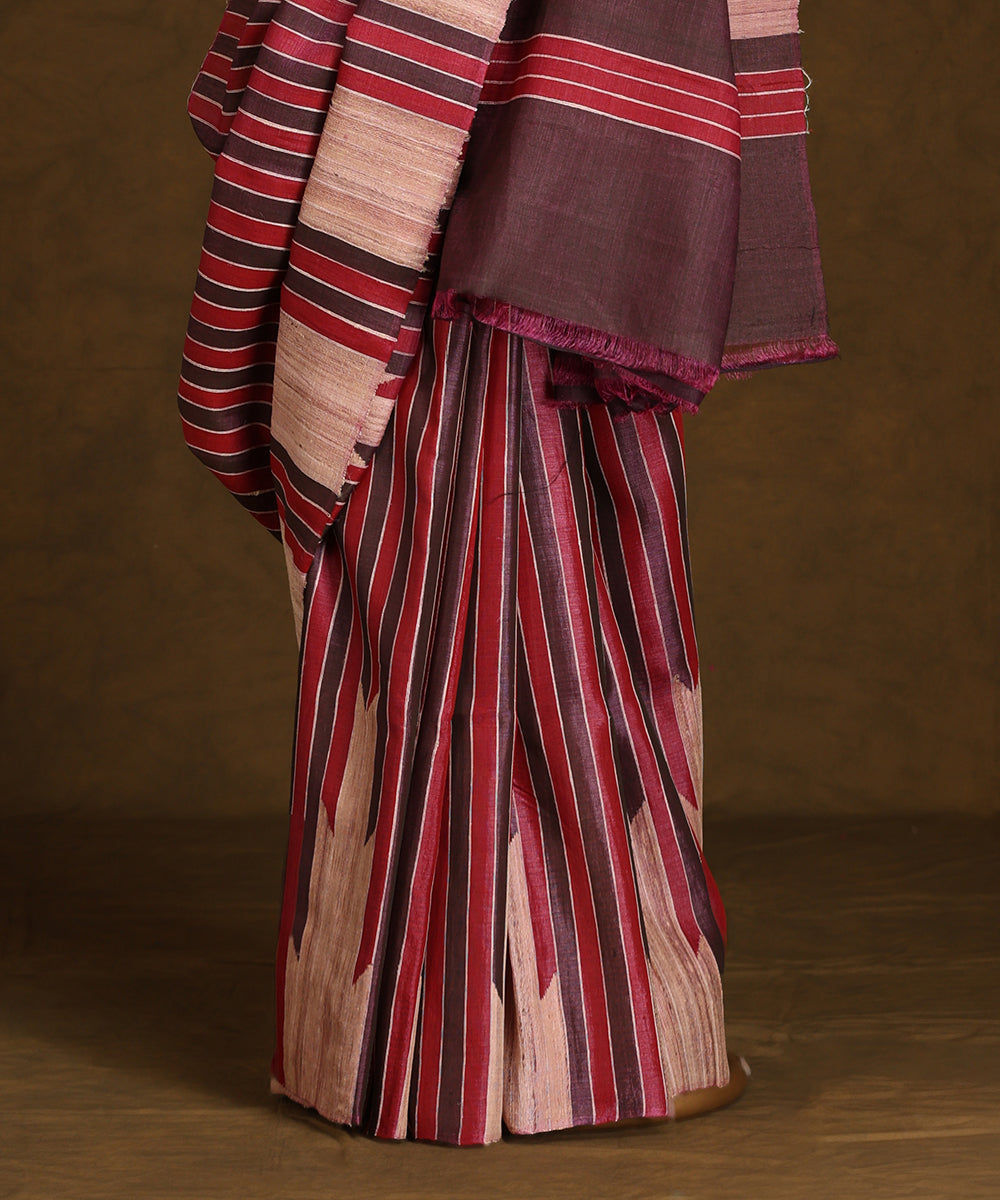 Red_And_Onion_Pink_Handloom_Pure_Kosa_Silk_Saree_With_Temple_Border_WeaverStory_03