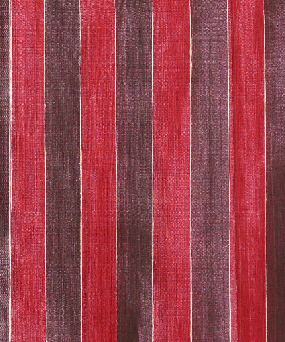Red_And_Onion_Pink_Handloom_Pure_Kosa_Silk_Saree_With_Temple_Border_WeaverStory_06