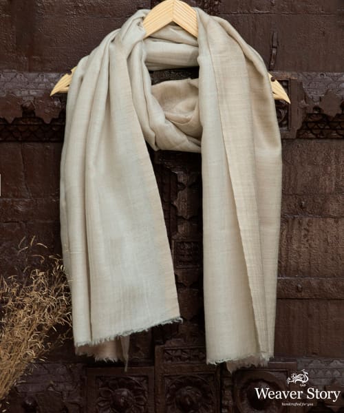 Cream_And_Blye_Handwoven_Double_Shade_Pure_Pashmina_Ladies_Stole_WeaverStory_01