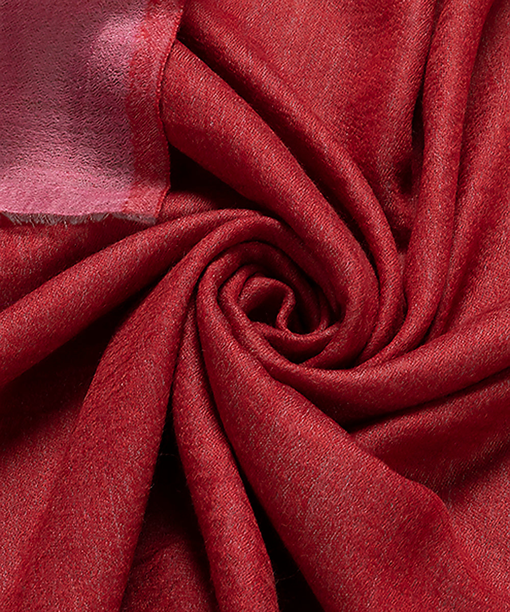 Maroon_And_Pink_Handwoven_Double_Shade_Pure_Pashmina_Ladies_Stole_WeaverStory_05