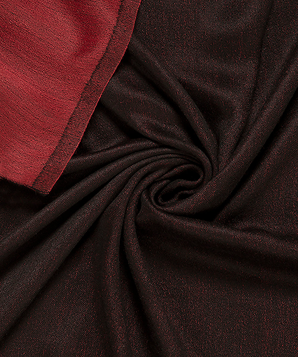 Handwoven_Maroon_And_Black_Double_Shade_Pure_Pashmina_Ladies_Stole_WeaverStory_05