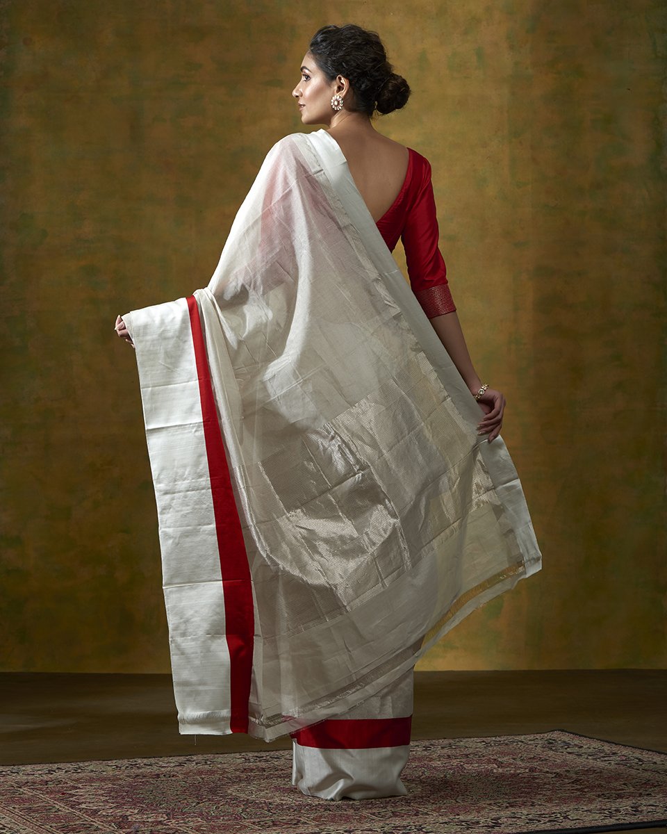 Silver_Handloom_Cotton_Tissue_Banarasi_Saree_With_White_Mashroo_Border_WeaverStory_03