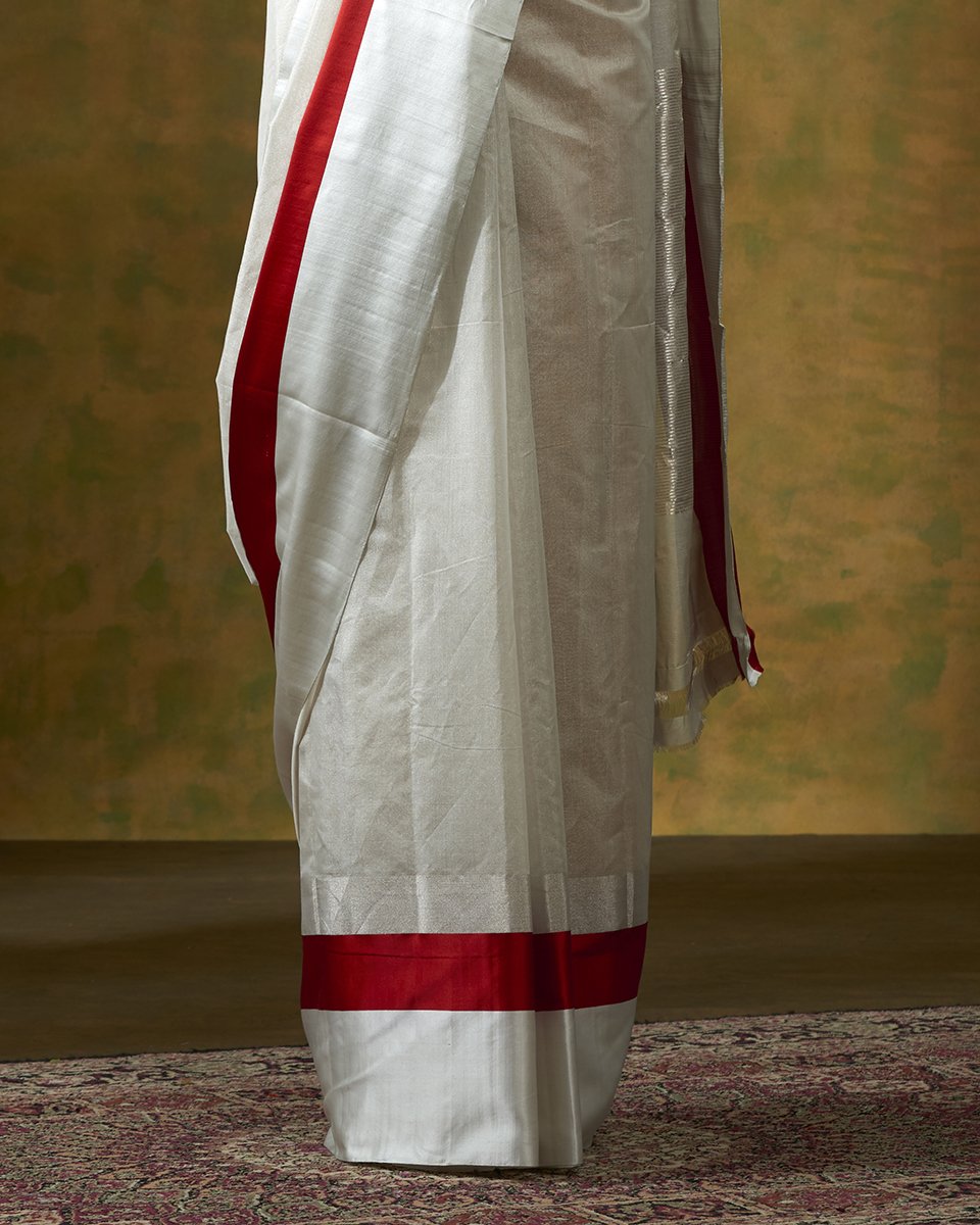 Silver_Handloom_Cotton_Tissue_Banarasi_Saree_With_White_Mashroo_Border_WeaverStory_04
