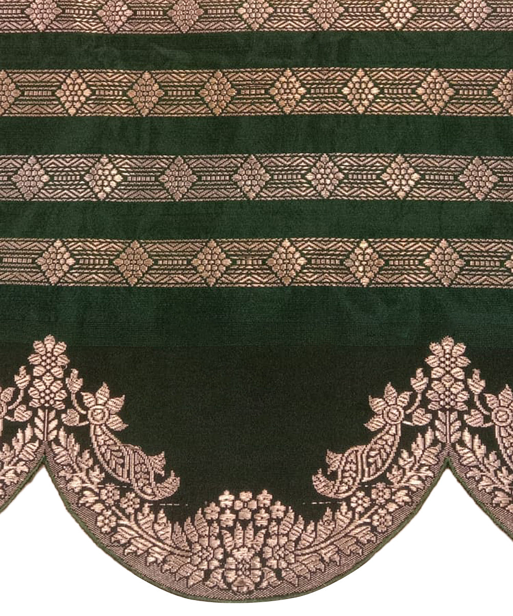 Handloom_Purple_Banarasi_Katan_Silk_Saree_with_Scallop_Border_and_Green_Blouse_WeaverStory_05