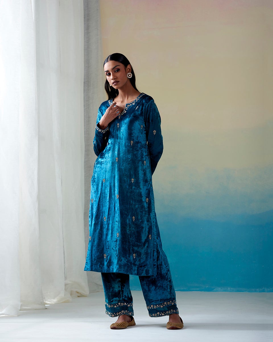 Teal_Pure_Velvet_Hand_Embroidered_Zardozi_Kurta_Set_with_Farshi_Pants_and_Organza_Dupatta_WeaverStory_04