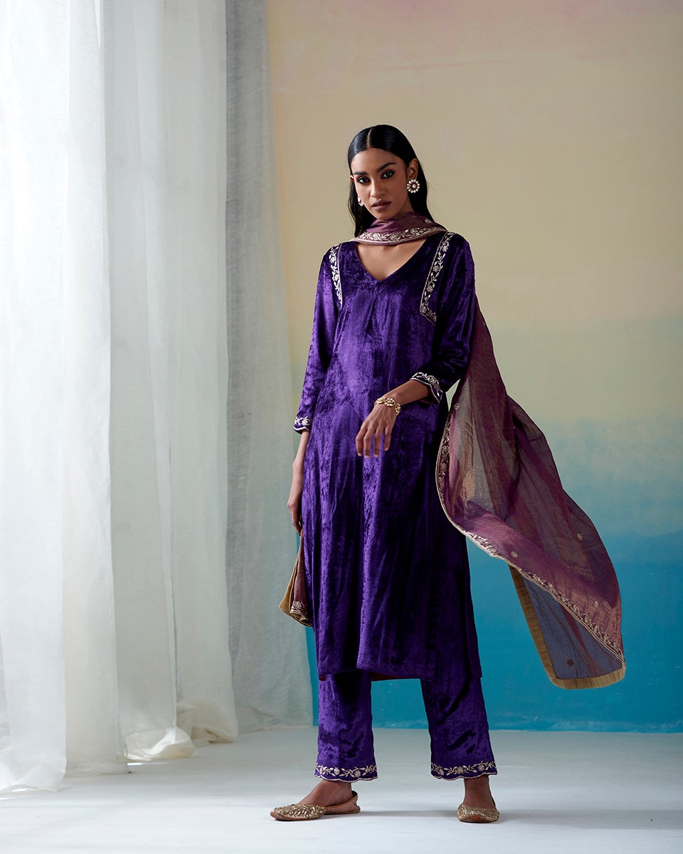 Purple_Pure_Velvet_Hand_Embroidered_Zardozi_Kurta_Set_with_Farshi_Pants_and_Tissue_Dupatta_WeaverStory_02