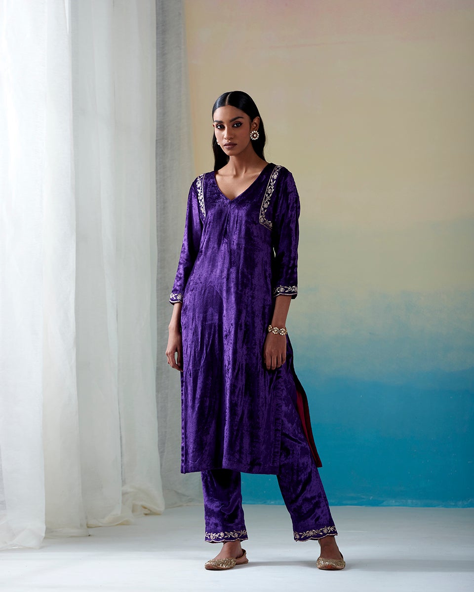 Purple_Pure_Velvet_Hand_Embroidered_Zardozi_Kurta_Set_with_Farshi_Pants_and_Tissue_Dupatta_WeaverStory_04