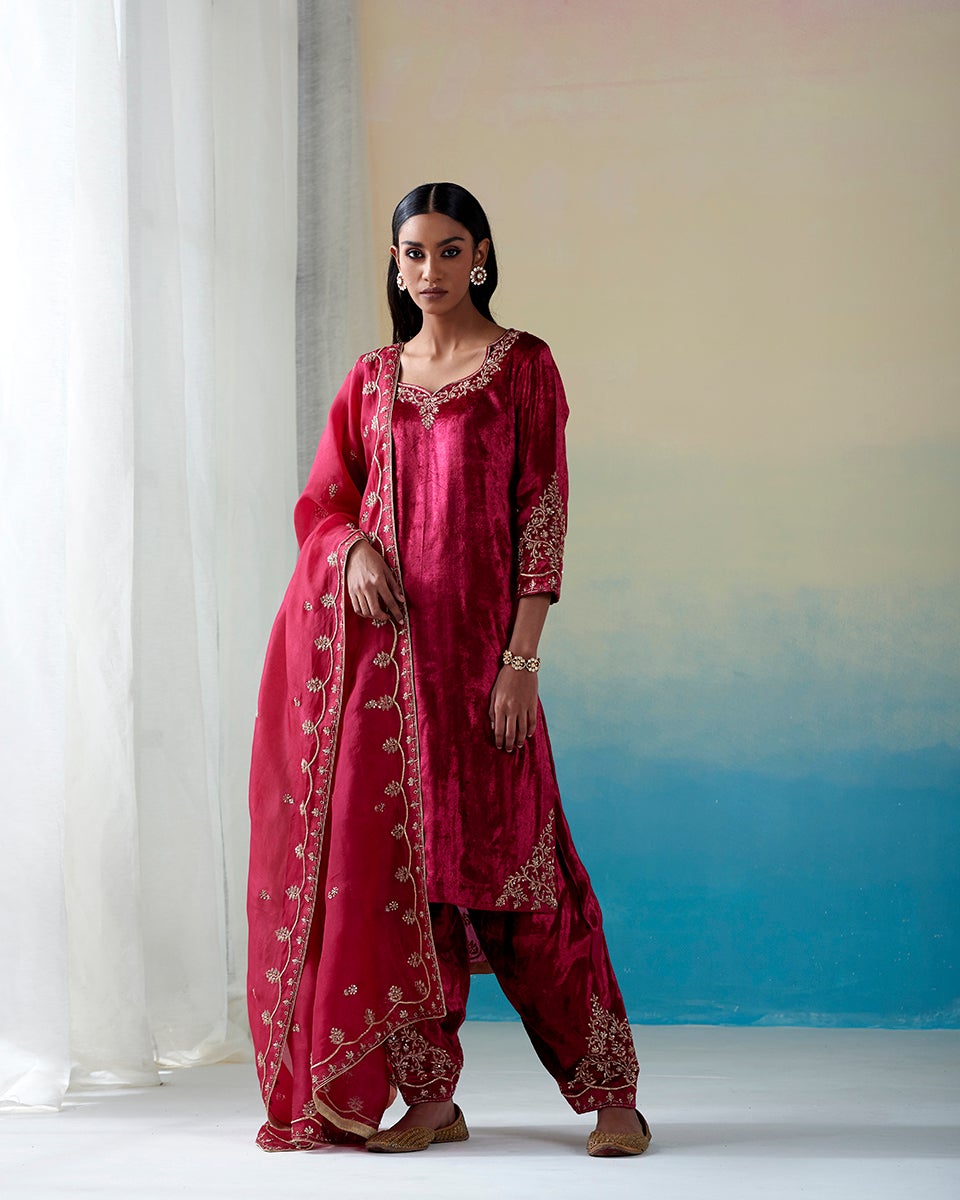 Maroon_Pure_Velvet_Hand_Embroidered_Zardozi_Kurta_Set_with_Salwar_and_Organza_Dupatta_WeaverStory_02