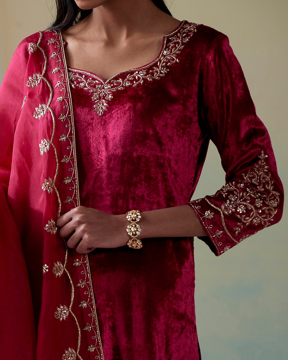 Maroon_Pure_Velvet_Hand_Embroidered_Zardozi_Kurta_Set_with_Salwar_and_Organza_Dupatta_WeaverStory_03