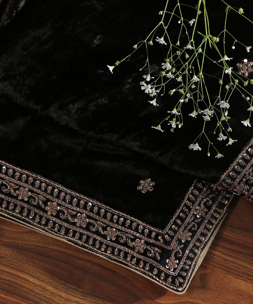 Black_Velvet_Dupatta_with_Zardozi_Hand_Embroidered_border_WeaverStory_01