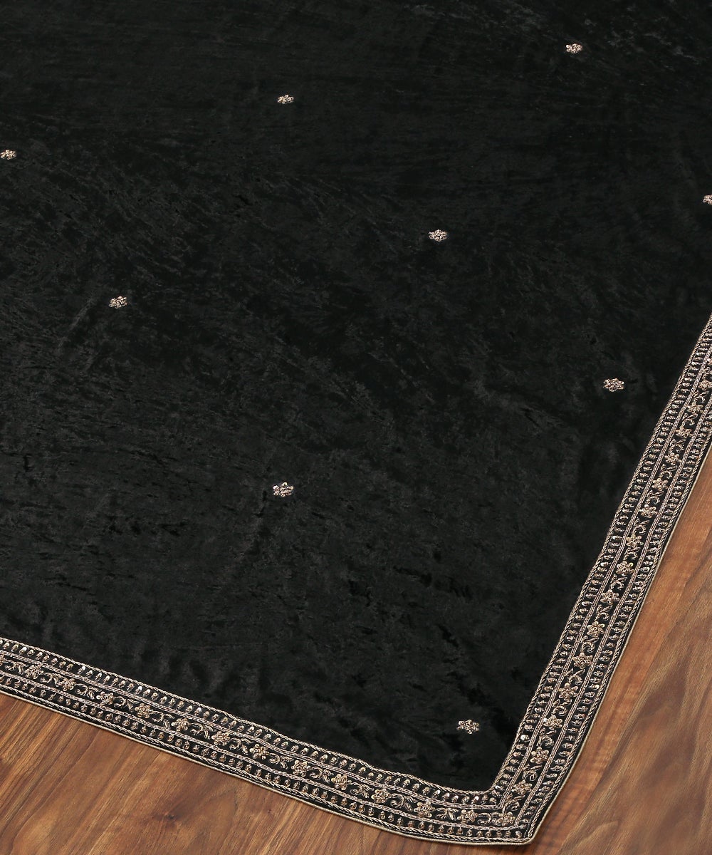Black_Velvet_Dupatta_with_Zardozi_Hand_Embroidered_border_WeaverStory_03