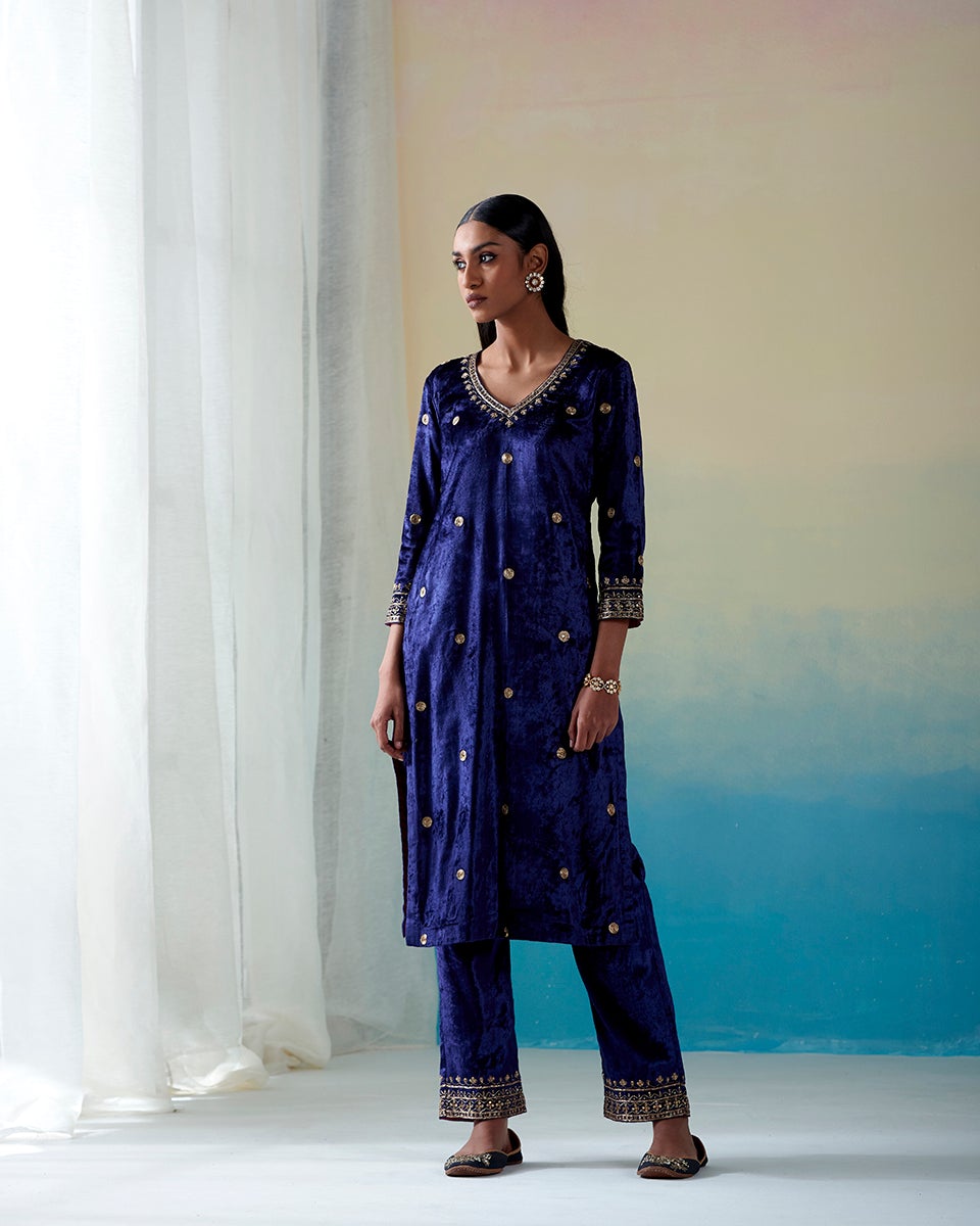 Navy_Blue_Pure_Velvet_Hand_Embroidered_Zardozi_Kurta_Set_with_Farshi_Pants_and_Organza_Dupatta_WeaverStory_04
