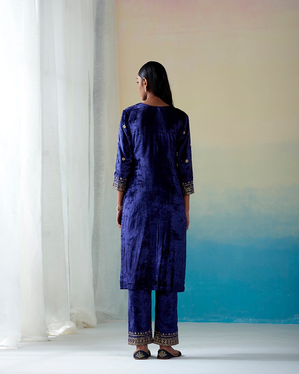 Navy_Blue_Pure_Velvet_Hand_Embroidered_Zardozi_Kurta_Set_with_Farshi_Pants_and_Organza_Dupatta_WeaverStory_05