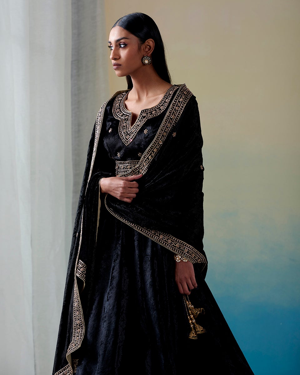 Black_Velvet_Hand_Embroidered_Zardozi_Kalidaar_Lehenga_with_Velvet_Blouse_and_Doshala_WeaverStory_01