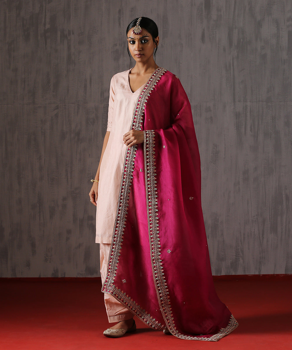 Fuchsia_Organza_Dupatta_with_Zardozi_Border_and_floral_booti_WeaverStory_01