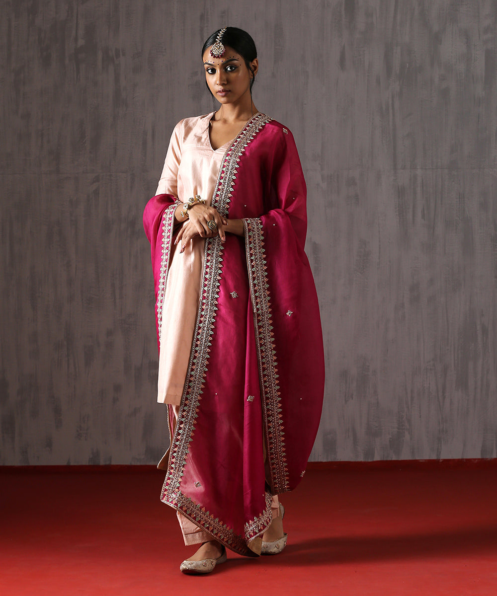 Fuchsia_Organza_Dupatta_with_Zardozi_Border_and_floral_booti_WeaverStory_02