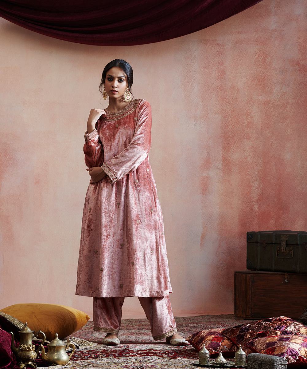 Blush_Pink_Hand_Embroidered_Close_Neck_Kurta_With_Velvet_Salwar_WeaverStory_04