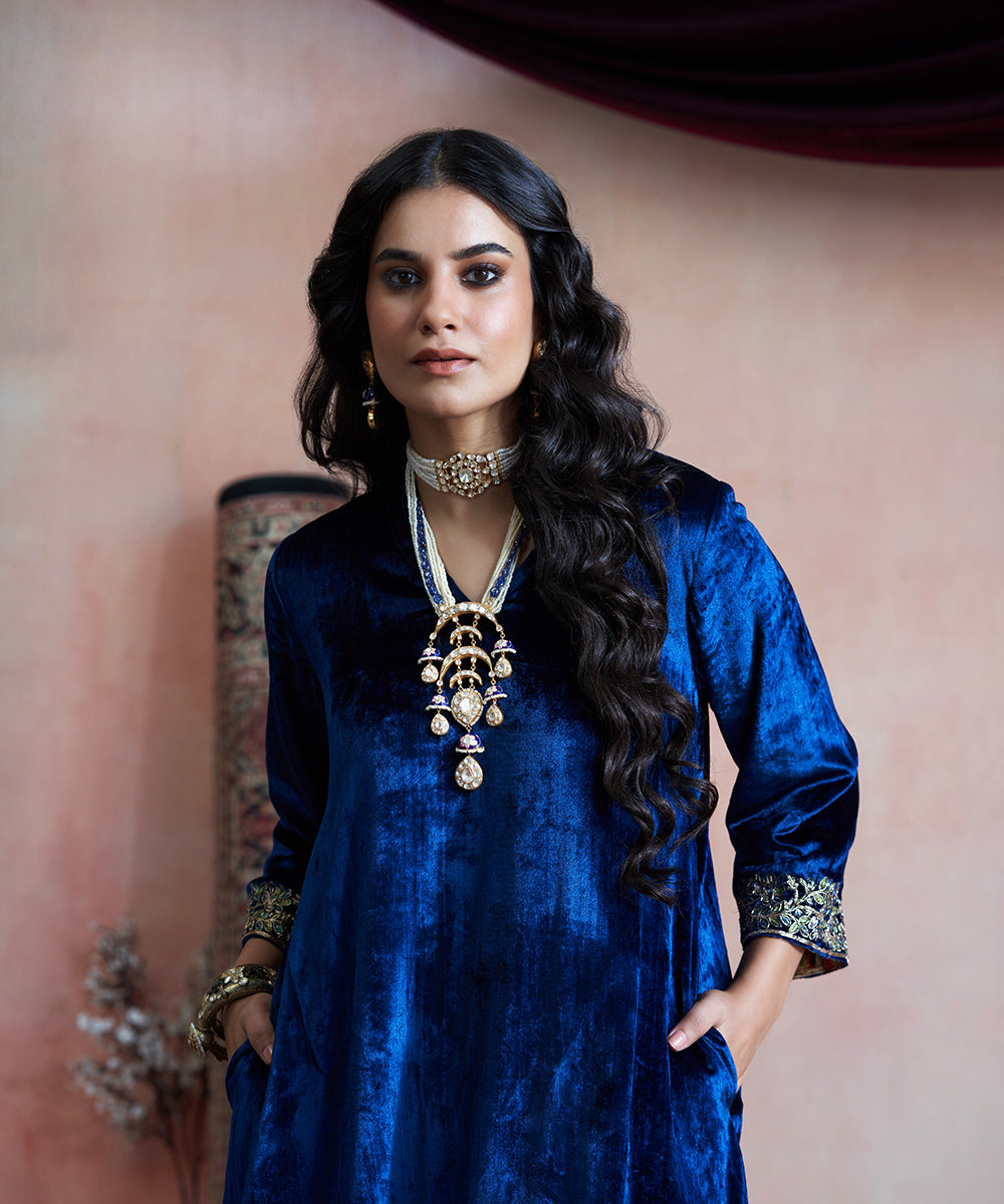 Navy_Blue_Hand_Embroidered_Velvet_Kurta_And_Velvet_Salwar_WeaverStory_01