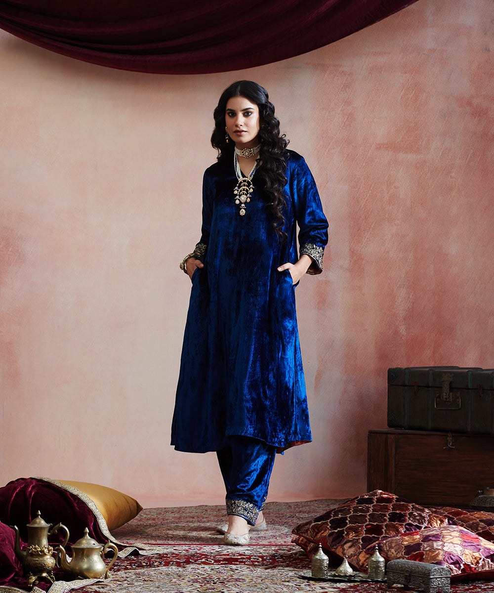 Navy_Blue_Hand_Embroidered_Velvet_Kurta_And_Velvet_Salwar_WeaverStory_02