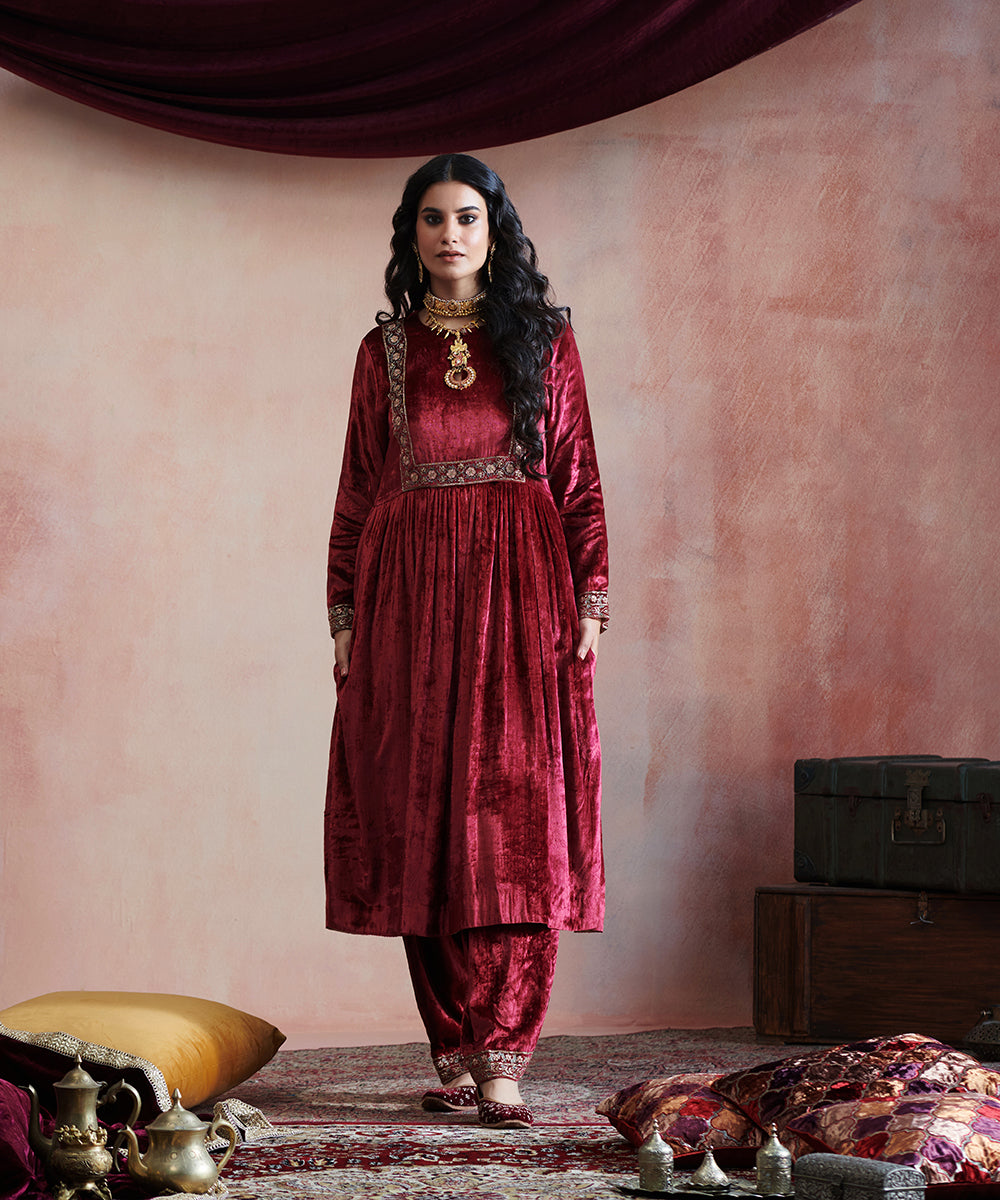 Maroon_Velvet_Hand_Embroidered_Gathered_Kurta_With_Salwar_And_Pure_Silk_Dupatta_WeaverStory_04