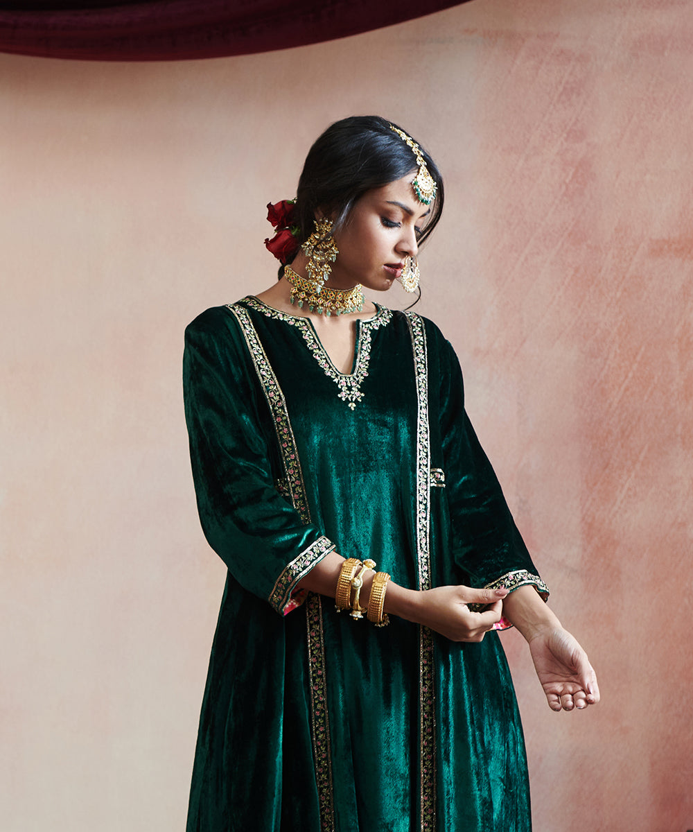 Hand_Embroidered_Dark_Green_Velvet_Kalidar_Kurta_With_Velvet_Farshi_WeaverStory_01