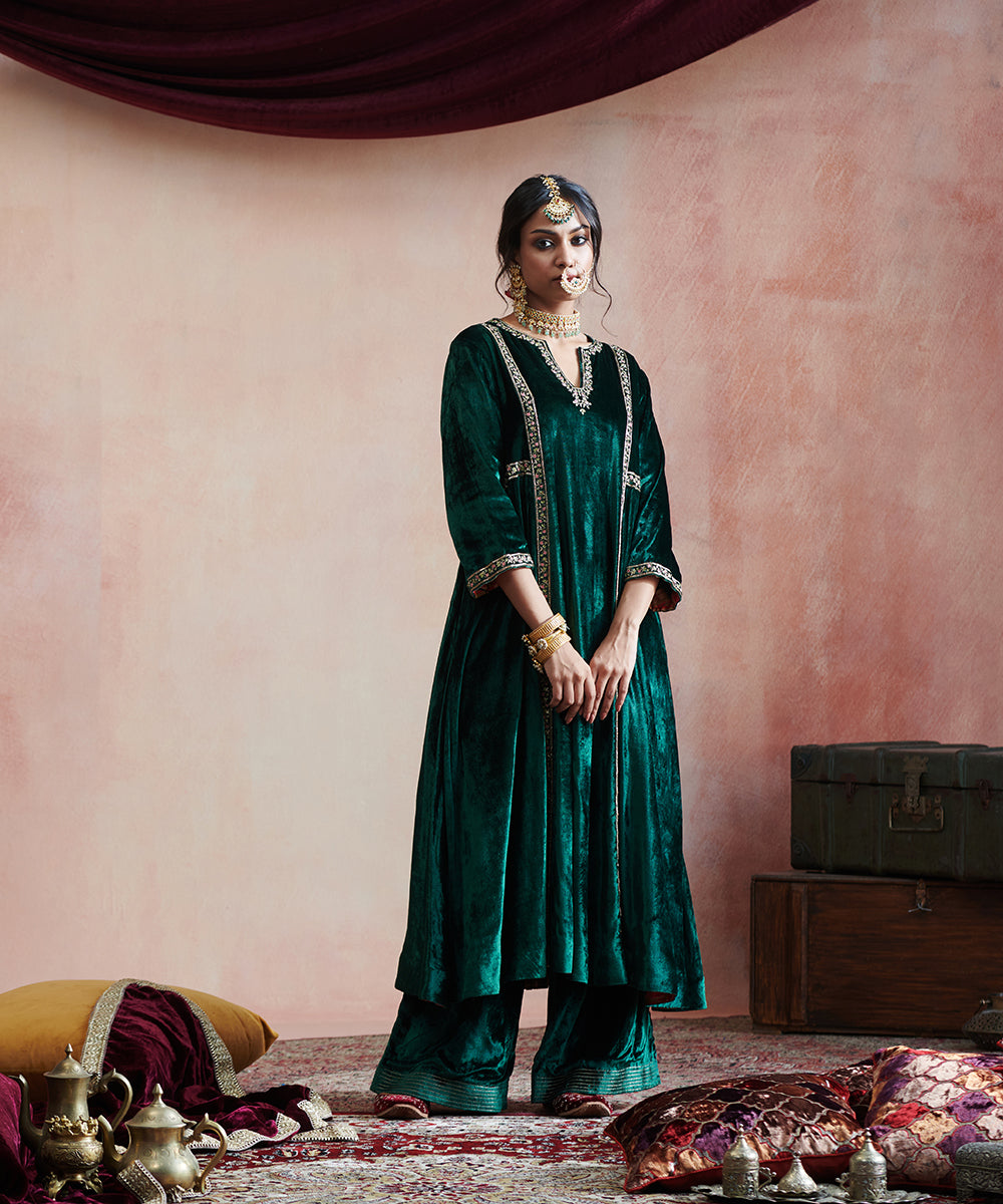 Hand_Embroidered_Dark_Green_Velvet_Kalidar_Kurta_With_Velvet_Farshi_WeaverStory_02