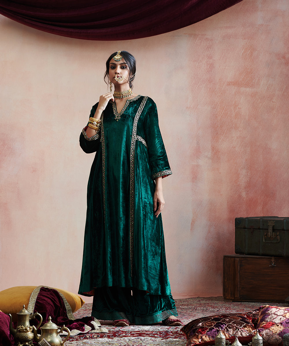 Hand_Embroidered_Dark_Green_Velvet_Kalidar_Kurta_With_Velvet_Farshi_WeaverStory_04