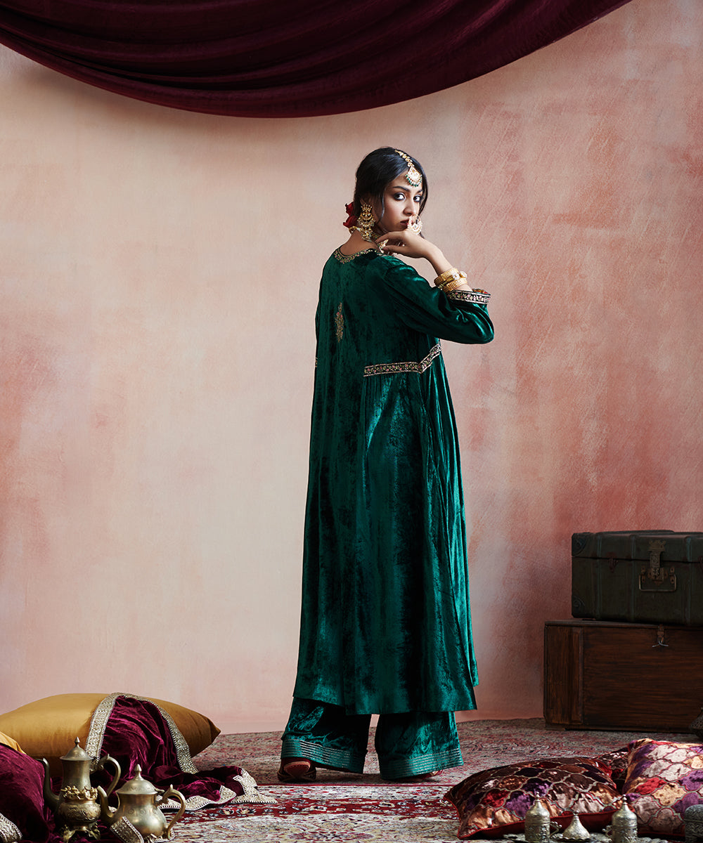 Hand_Embroidered_Dark_Green_Velvet_Kalidar_Kurta_With_Velvet_Farshi_WeaverStory_06