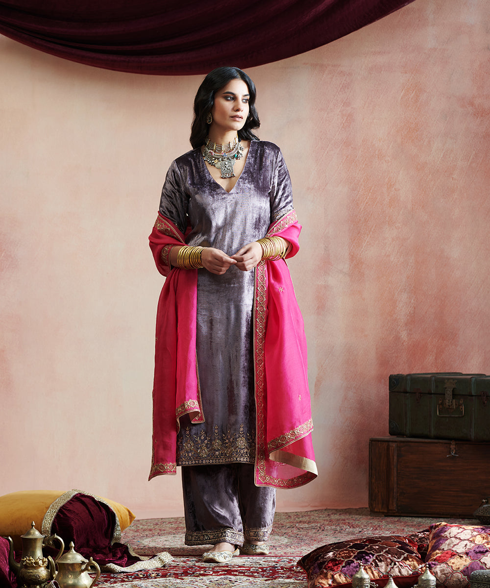 Dark_Grey_Hand_Embroidered_Velvet_Kurta_With_Velvet_Farshi_And_Pink_Organza_Dupatta_WeaverStory_06