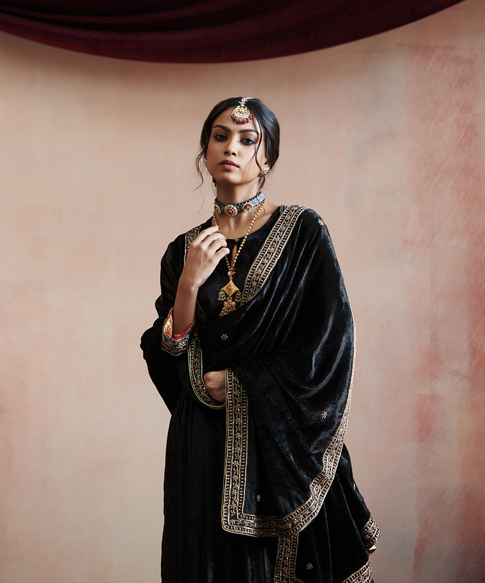 Hand_Embroidered_Black_Velvet_Gathered_Kurta_With_Velvet_Salwar_WeaverStory_01
