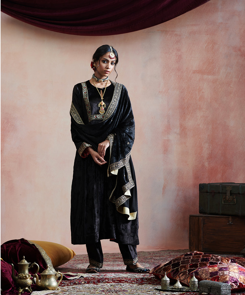 Hand_Embroidered_Black_Velvet_Gathered_Kurta_With_Velvet_Salwar_WeaverStory_04