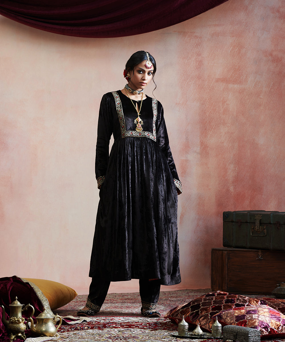Hand_Embroidered_Black_Velvet_Gathered_Kurta_With_Velvet_Salwar_WeaverStory_06
