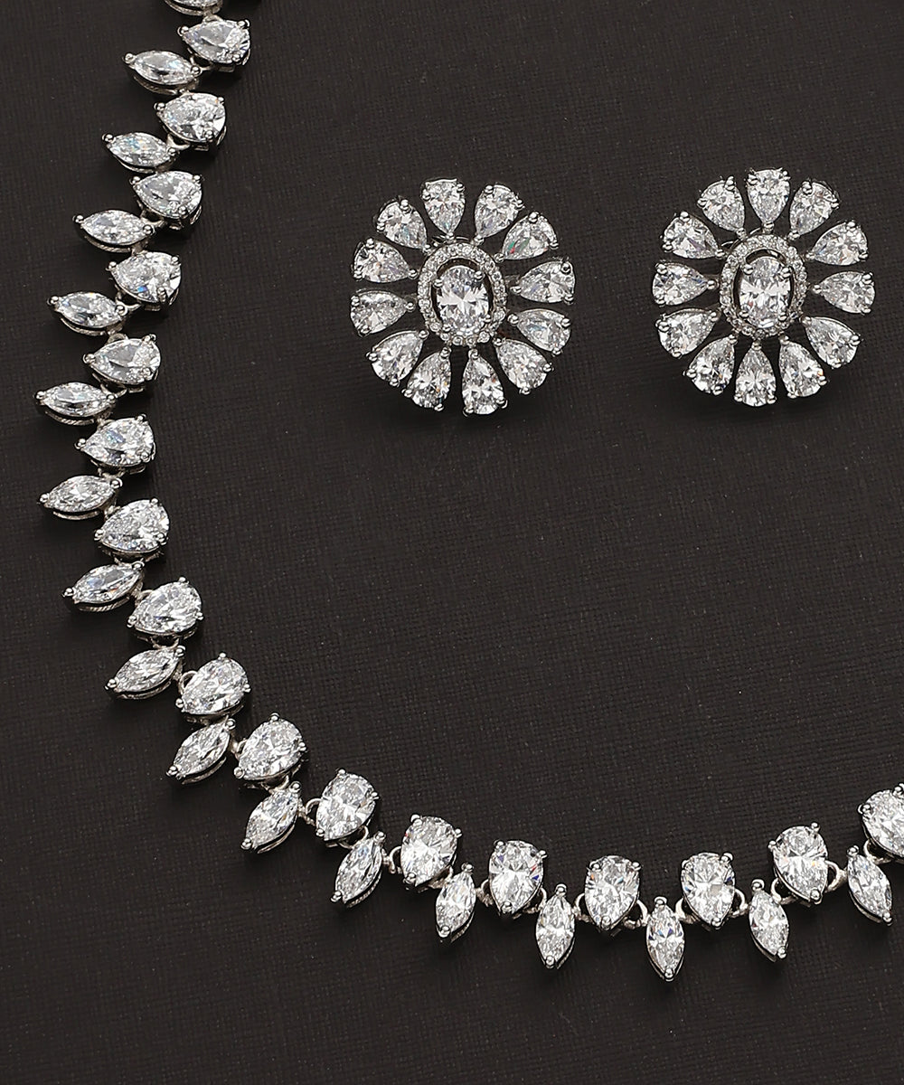 Sukrit_Handcrafted_Pure_Silver_Necklace_Set_WeaverStory_04