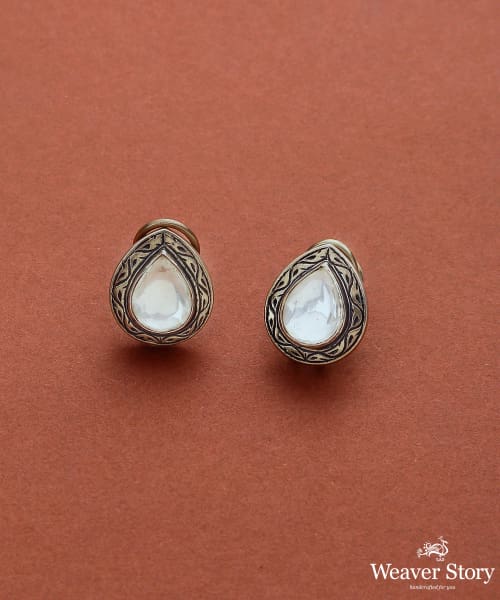 Ruhiya_Stud_Earrings_with_Moissanite_Polki_Crafted_in_Pure_Silver_WeaverStory_02