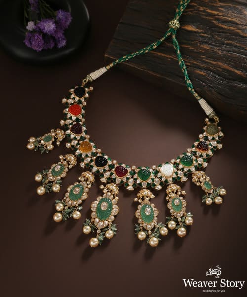 Miraya_Pure_Silver_Necklace_Handcrafted_With_Moissanite_Polki_And_Emeralds_WeaverStory_01