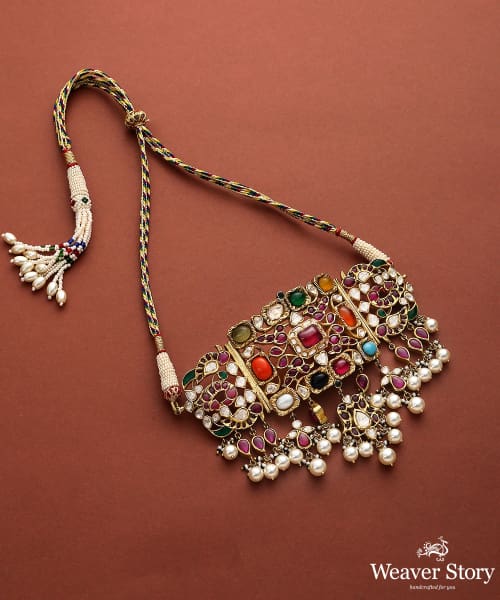 Mrinali_Moissanite_Polki_Handcrafted_Necklace_With_Pure_Silver_WeaverStory_02